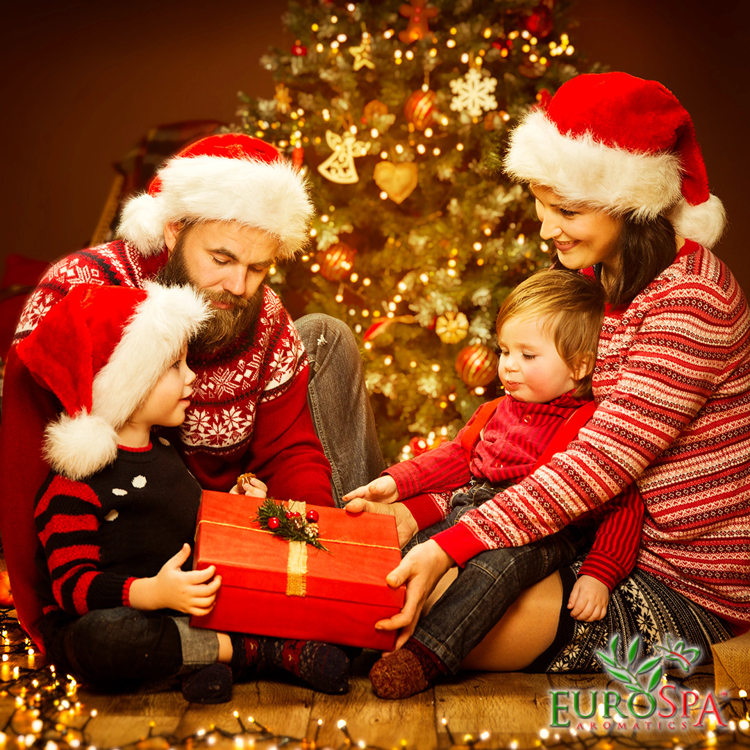 EurospaAromatic's tweet photo. Wishing you a holiday season filled with warmth, joy, and delightful scents! 😊 Merry Christmas to all who celebrate, from the EuroSpa family to yours. 💝🎄 #EuroSpaAromatics #MerryChristmas #ShowerMist #RelaxAtHome #HappinessIsHomemade https://t.co/L0LKHTN5cq