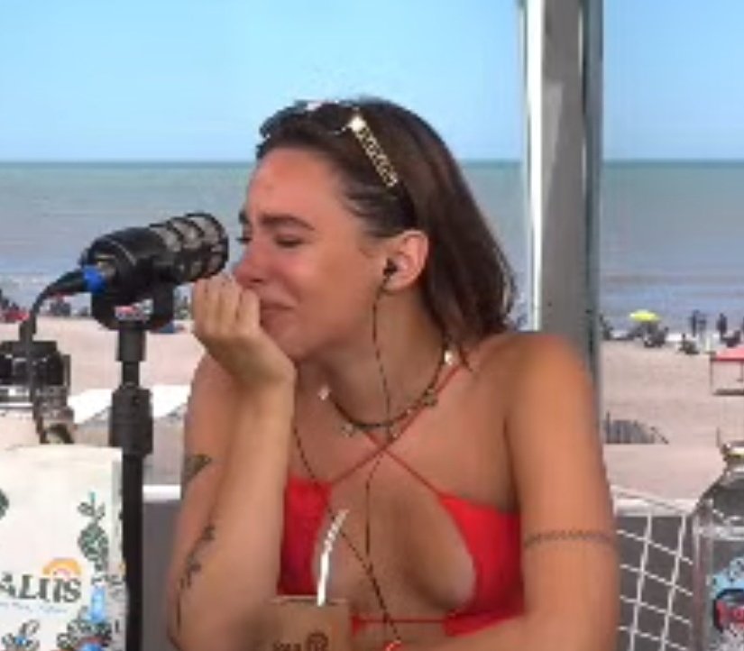 "solo puedo seguir a tu lado como lo hago desde el primer día en que te conocí"
"feliz cumpleaños al amor de todas mis vidas"