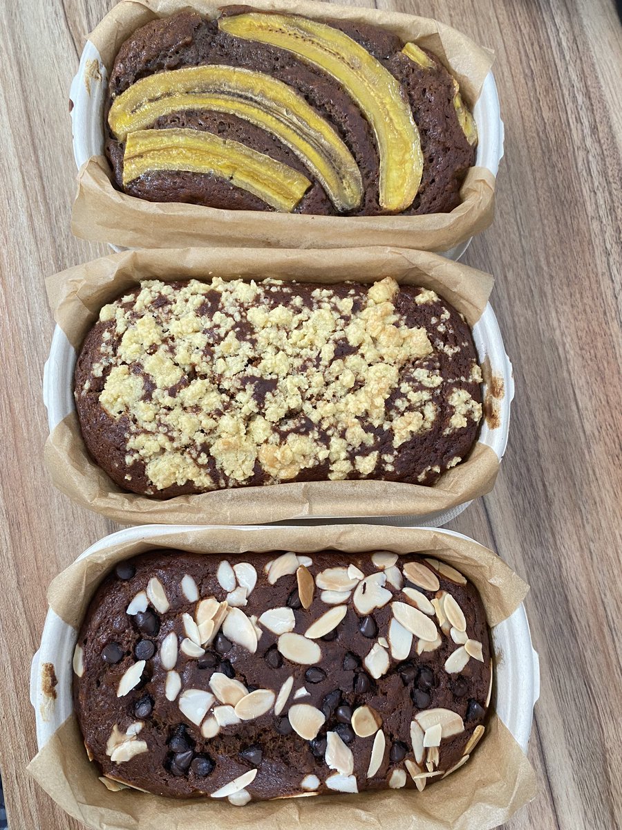 muandzzz's tweet photo. Temen-temen,
Ini aku share resep bolu pisang yang biasa aku bikin.
Untuk pisangnya aku biasa pake cavendish/ambon.
Untuk loyang kemaren pake bagasse 700ml. 1 resep jadi 3 loyang itu.
Nah kalo yg loyang kaca (800ml) itu versi 1 telor (1/2 resep)
Selamat mencoba ��🌼✨ https://t.co/B8GLKiysxT