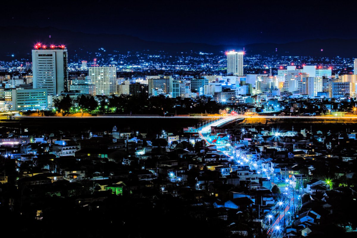 nyjoems06s's tweet photo. 2024/12/25未明

高崎市の夜明け前の夜景も綺麗！

#高崎市
#夜景
#風景
#風景写真 https://t.co/u2zRWThBm2