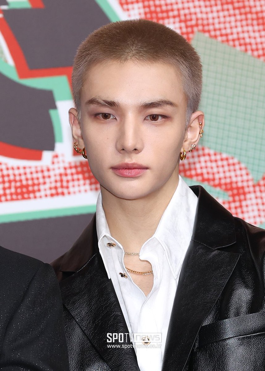 jiungbffs's tweet photo. this haircut is enough to get me back into kpop https://t.co/rNcufBVgx7
