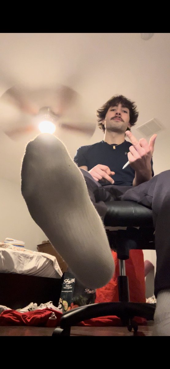 bradalphacash's tweet image. Don’t forget to say merry Christmas w a big send 🎄🦶💸