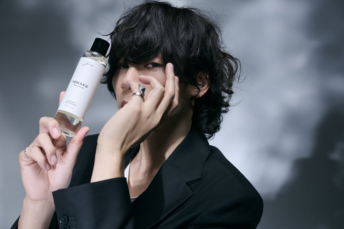 YOHAKU YOOHEI KAWAKAMI】 川上洋平公式Instagramにて、1 haku バス