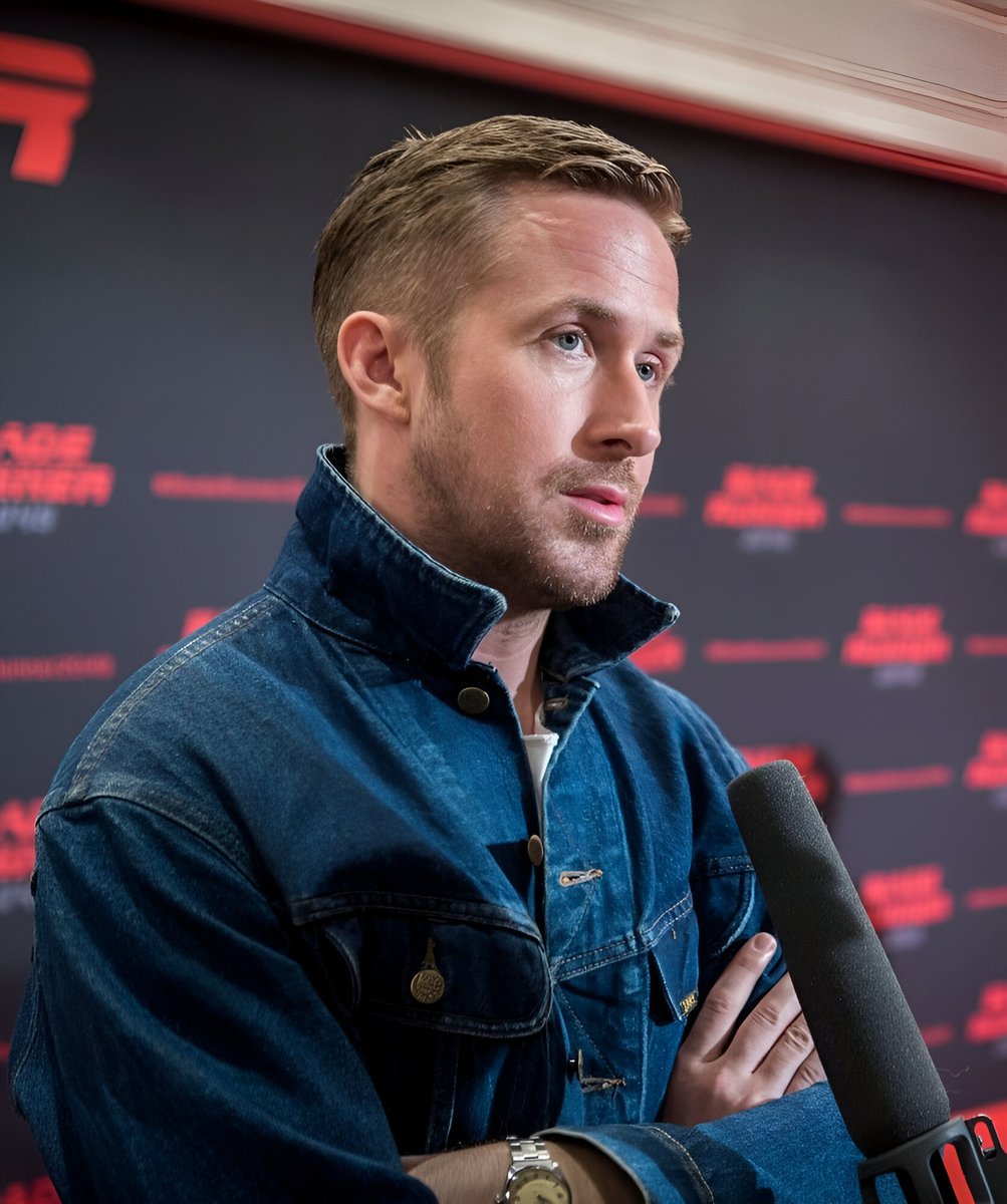 GoslingWorld's tweet photo. Ryan Gosling for "Blade Runner 2049" photocall in Barcelona https://t.co/KTwLPb2YaK