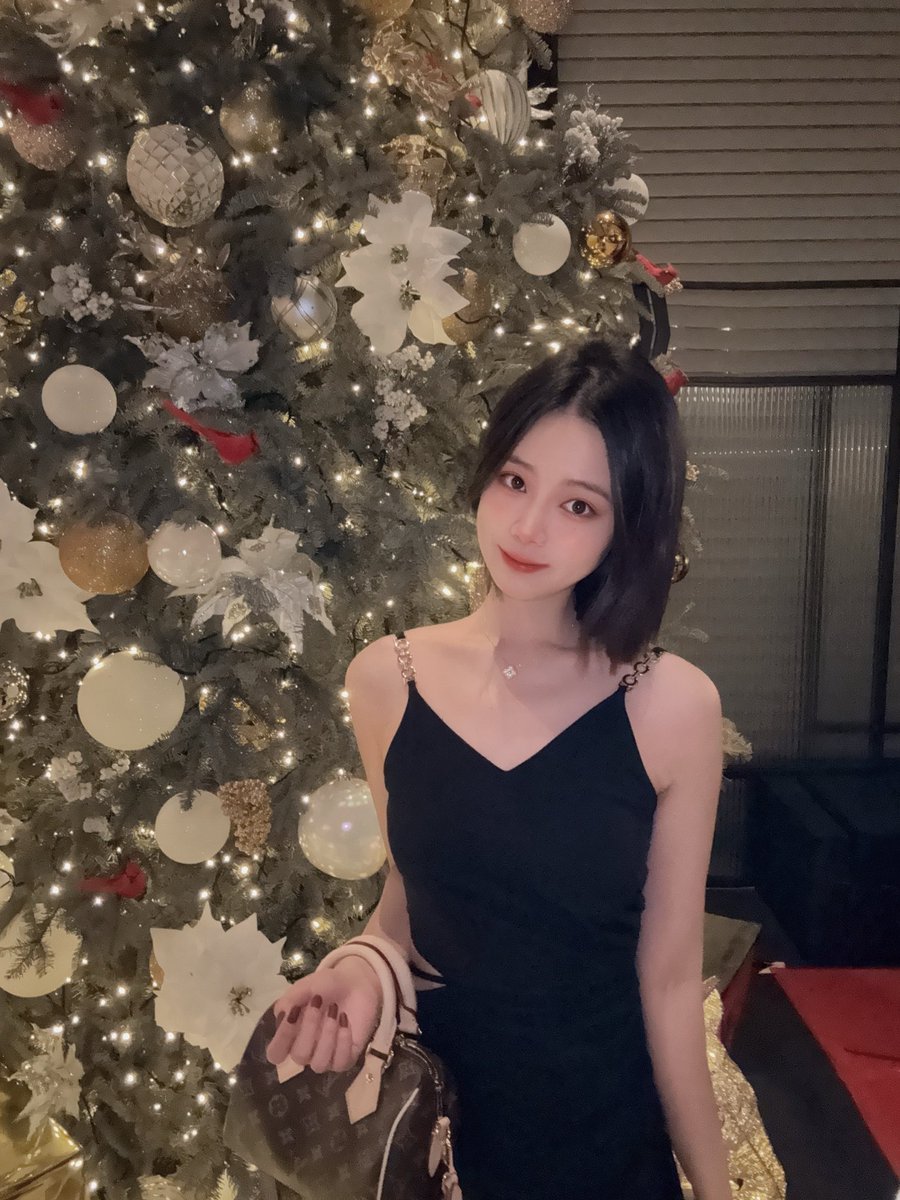 Laura tweet media