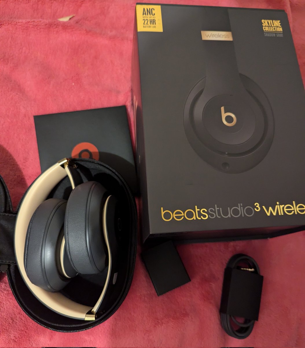 PrincessChey777's tweet photo. Merry Christmas to me. Now I won't need to hear you're useless begging. 

Findom https://t.co/hWEnQe8Cf3