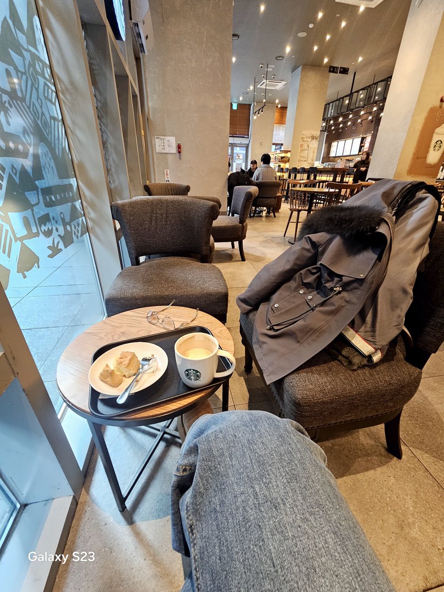 Үдийн мэнд #Хнайзуудаа🤗
Утаа униаргүй, стресгүй газар өөрийгөө эрхлүүлэх цаг зав гаргахыг хичээж явна даа😊