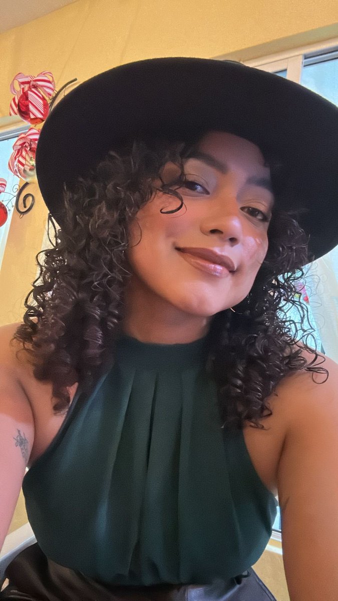bymarisolg's tweet photo. 🎄 🤷🏾‍♀️ https://t.co/g2p8RZrJRd