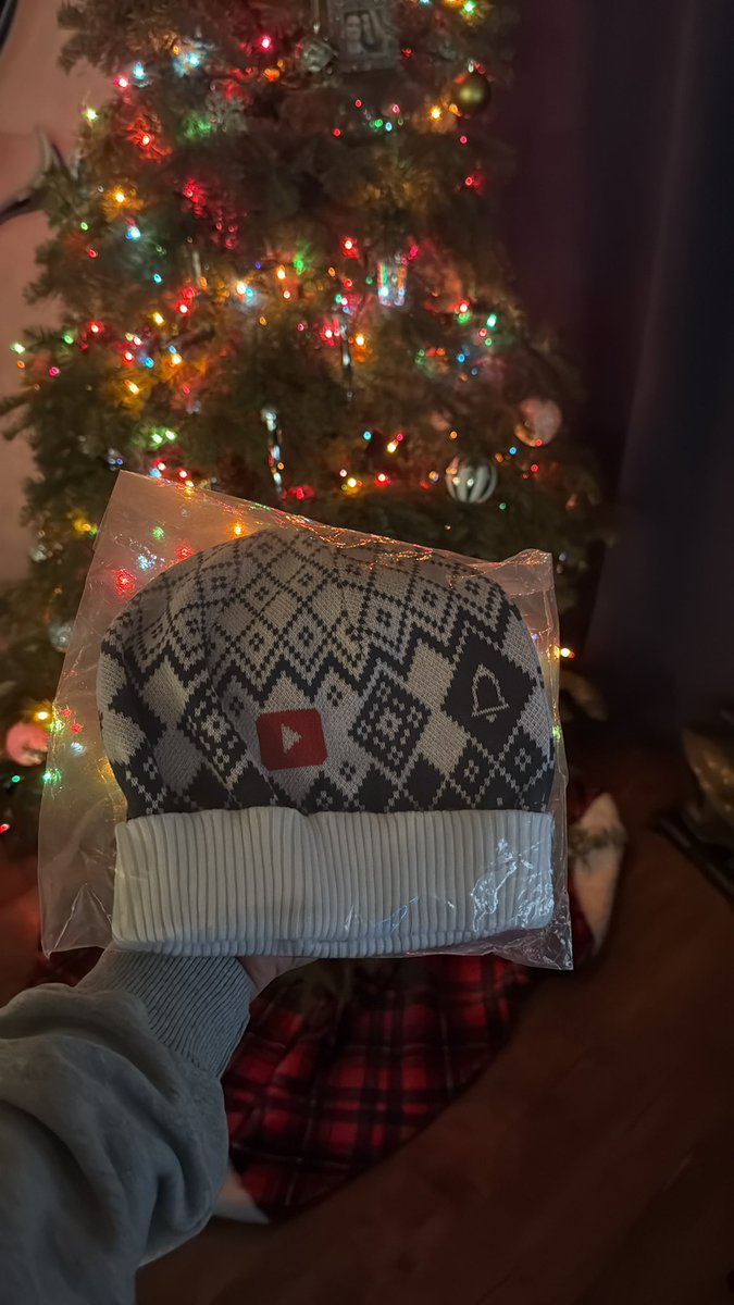 RealOhMatty's tweet image. Forgot to say a giant thank you to @YouTube for sending the christmas gift this year!!! Much love