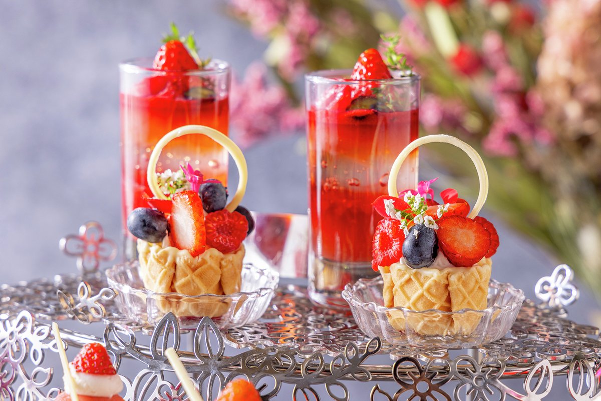 enjoy_tokyo's tweet photo. いちごを堪能するアフタヌーンティー🍓✨

「ヒルトン東京お台場」からストロベリーアフタヌーンティーが登場。2025/1/9(木)～4/30(水)まで楽しめます🙌

https://t.co/kx2XGGEP5i https://t.co/Uy5lGbifQ1