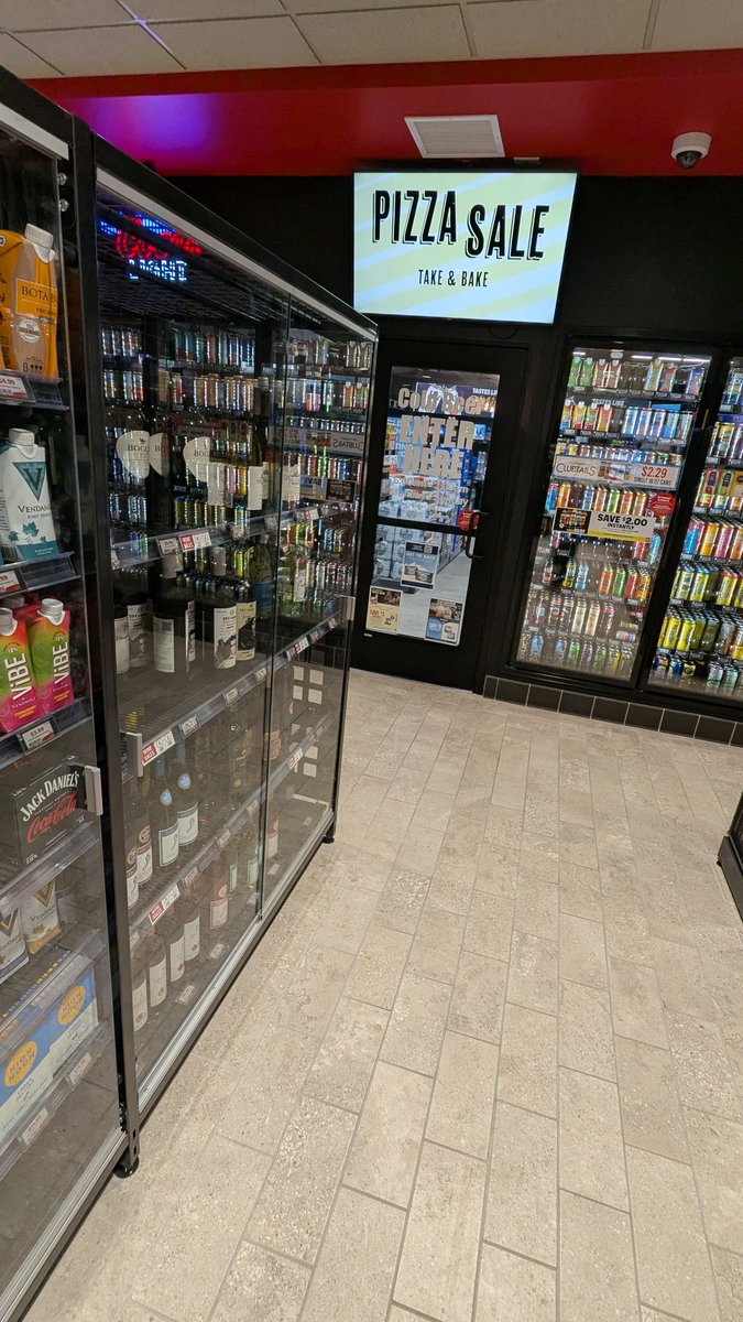 okaycda's tweet photo. What kind of Kwik Star has a wine selection? https://t.co/73qKS5y3iR
