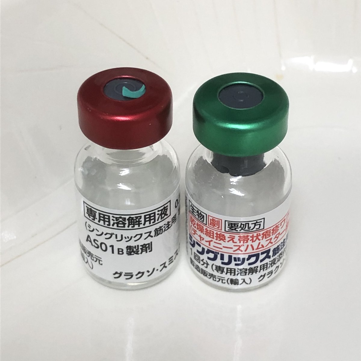 Dr_Koshiro's tweet photo. 不活化ワクチンのシングリックスそろそろ医師国家試験でも内科専門医試験でも出そうなのでUPしておきますね💮今日も今日とてお医者さんやってまーす😇#KSRbot https://t.co/KdcIsCSda7