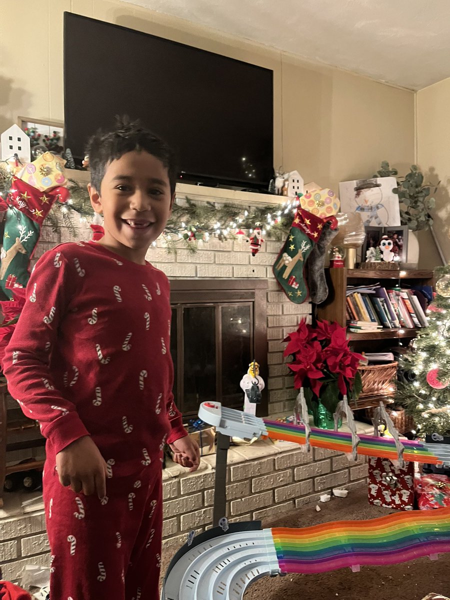 latinahippieb's tweet image. Love making memories with my boys. Christmas 2024 🎄🎄🎅🏽🧑🏽‍🎄🎄🎄