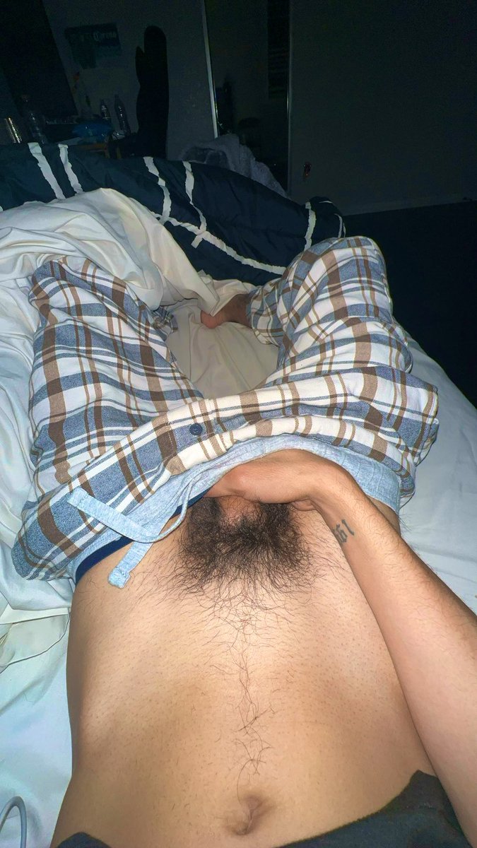XxxKingjon's tweet photo. i think it’s time to trim or should i keep the bush?  #latino 🇲🇽 #uncut #hung https://t.co/aaPNFGWj0E