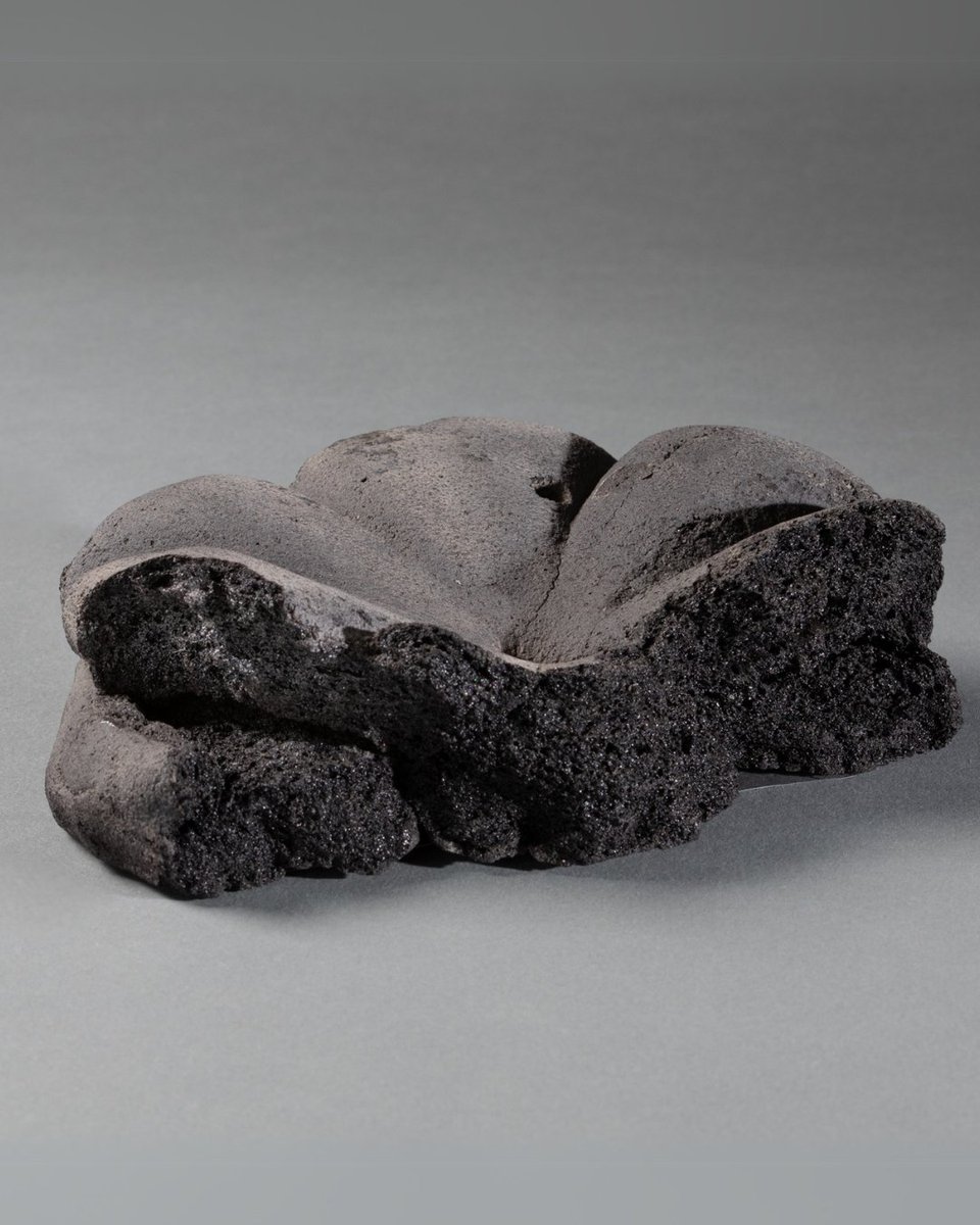 It might be hard to believe, but ancient Pompeians were baking bread up until the day of the eruption. 🍞

This was one of those loaves of bread, carbonised by the eruption.

Explore Pompeii frozen in time: nma.gov.au/exhibitions/po…

📸: Carbonised bread, <a href="/pompeii_sites/">Pompeii Sites</a>