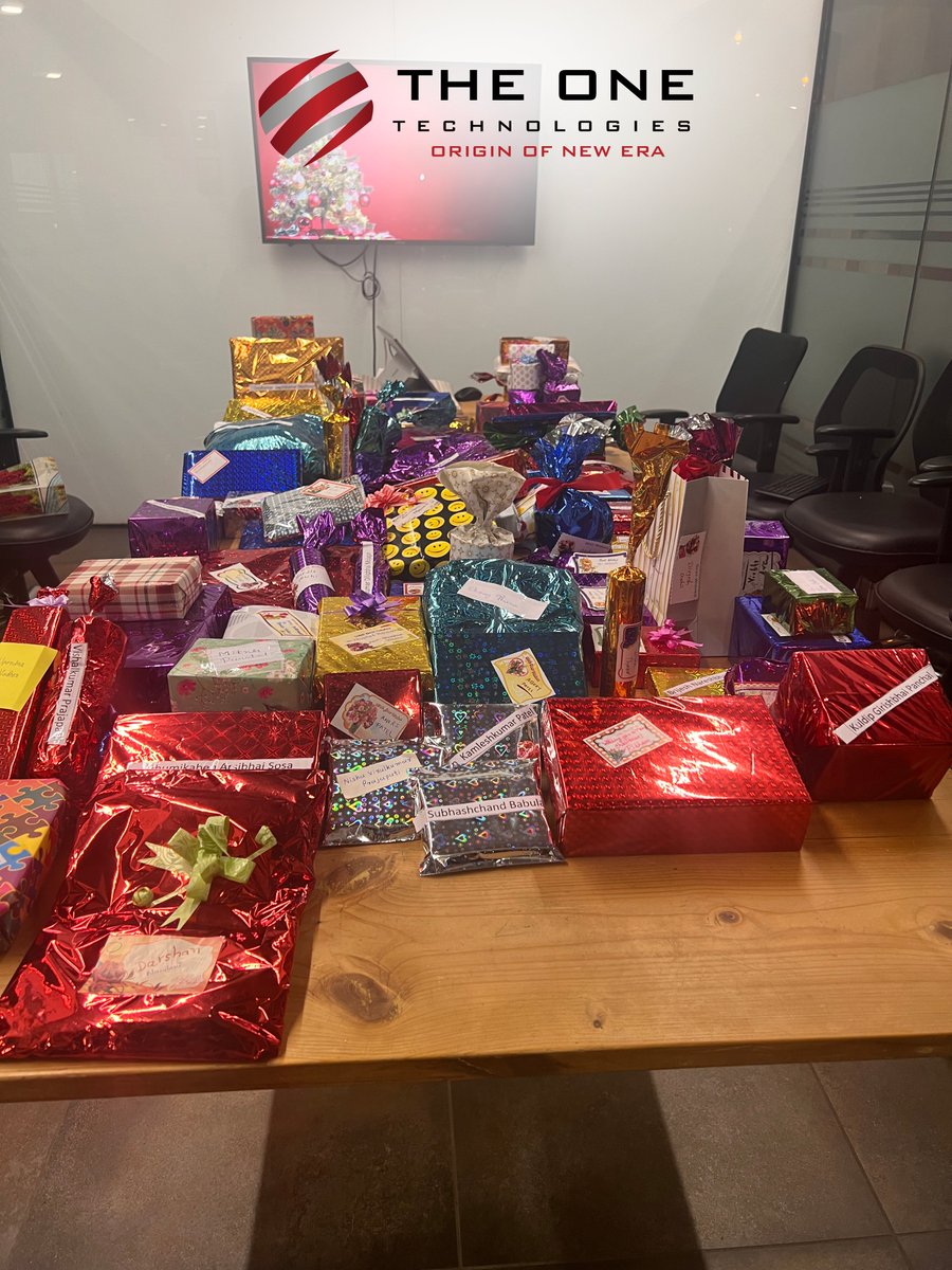 TheOne_Tech's tweet image. 🎄We celebrated Christmas in our office with lots of joy and festive cheer! From Secret Santa gifts and delicious treats to fun games and carol singing, the day was filled with laughter and togetherness. Wishing everyone a Merry Christmas. 🎅✨