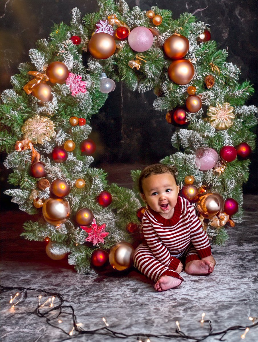 michelle_shaw0's tweet photo. MERRY CHRISTMAS FROM OURS TO YOURS 🎄♥️ https://t.co/dGj3iVu8Zy