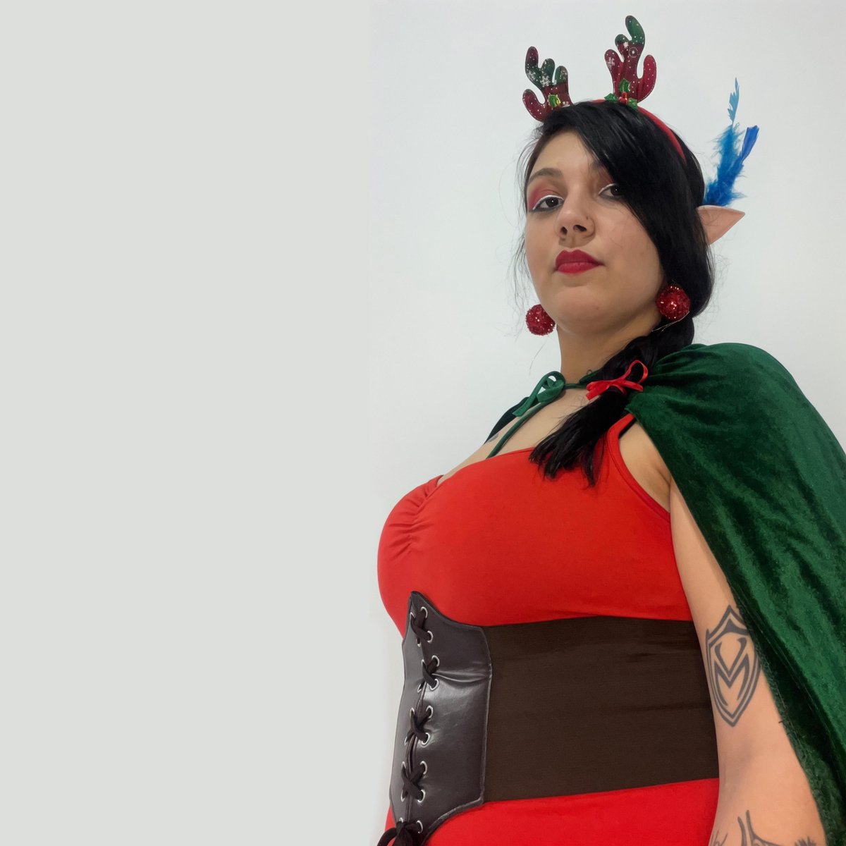 thetieflingdm's tweet photo. The Grand Mistress of the Grey Hunt, Vex'ahlia de Rolo, wishes you all a Merry Critmas! 🎄❄️
char: Vex'ahlia (@LauraBaileyVO ), from Vox Machina by @CriticalRole
#critmas #christmas #criticalrole #criticalrolecosplay #vexahlia #voxmachina #laurabailey #cosplay #cosplayer https://t.co/hi20zmCNvQ