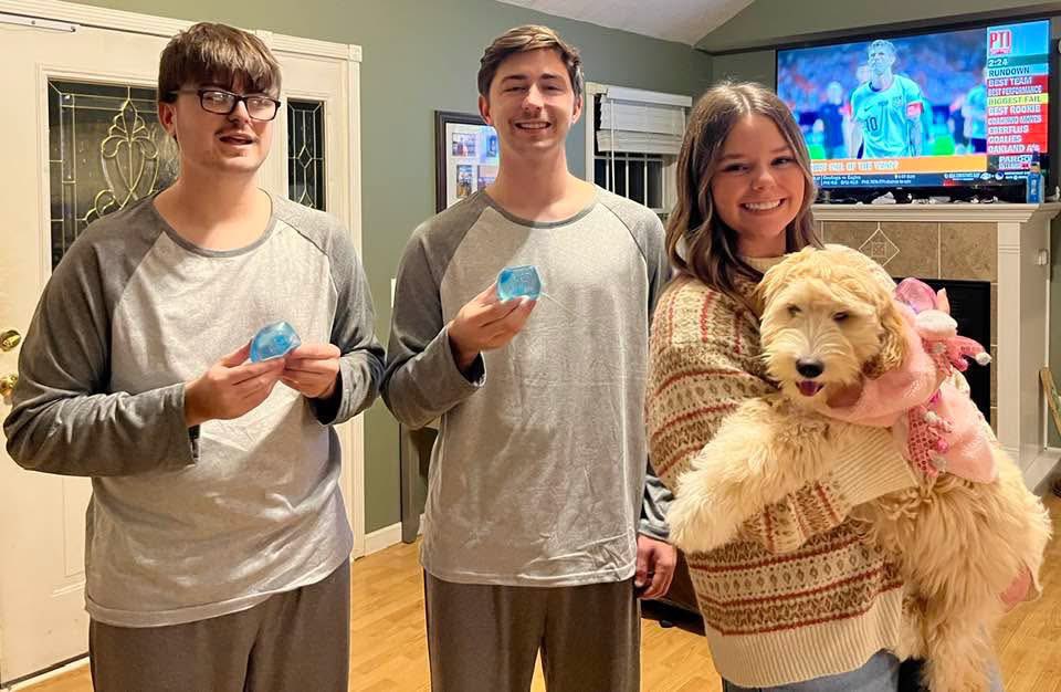 Danny_gray's tweet image. Merry Christmas to all!!!
From the Gray’s