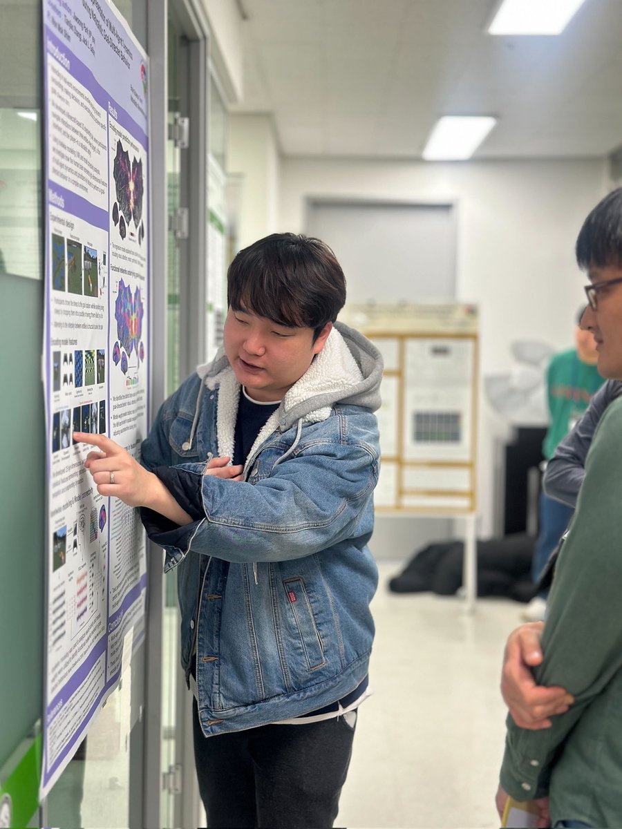 wmshimlab's tweet image. Special shoutout to our proud seniors, Jiwoong and Dasom, for being awarded for their groundbreaking Minecraft⛏️ studies—congrats, senpais! 🎊👏