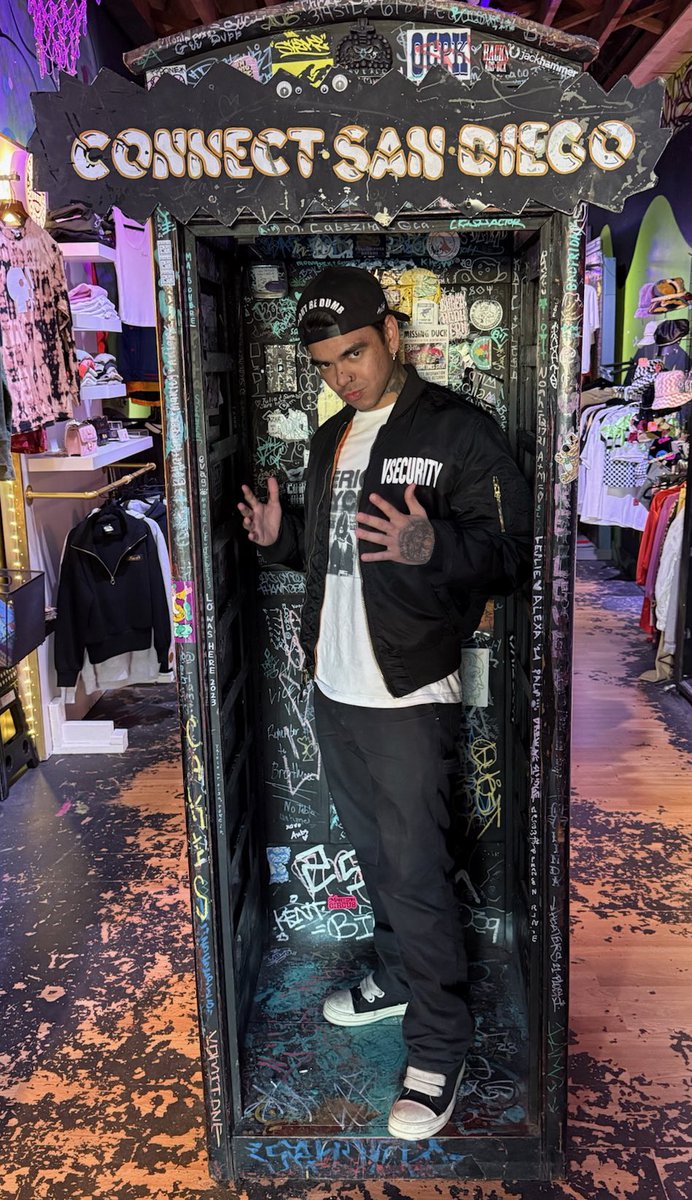 Merry Christmas everyone 💙🎄 hope everyone had a beautiful holiday &amp; a happy new year !🎊