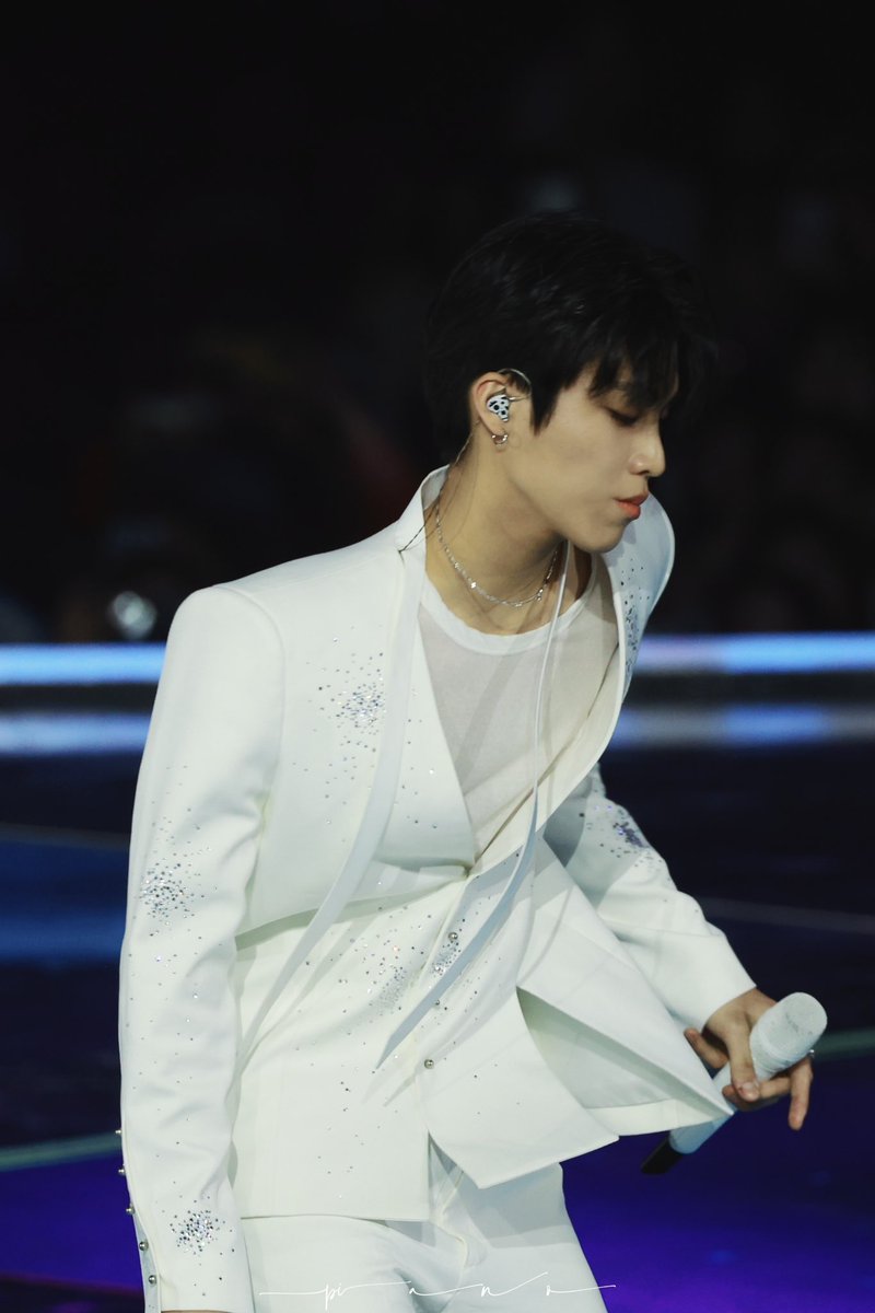 jeongwoomi928's tweet photo. THAT side profile 🤯 https://t.co/GNyZ3vJbl0