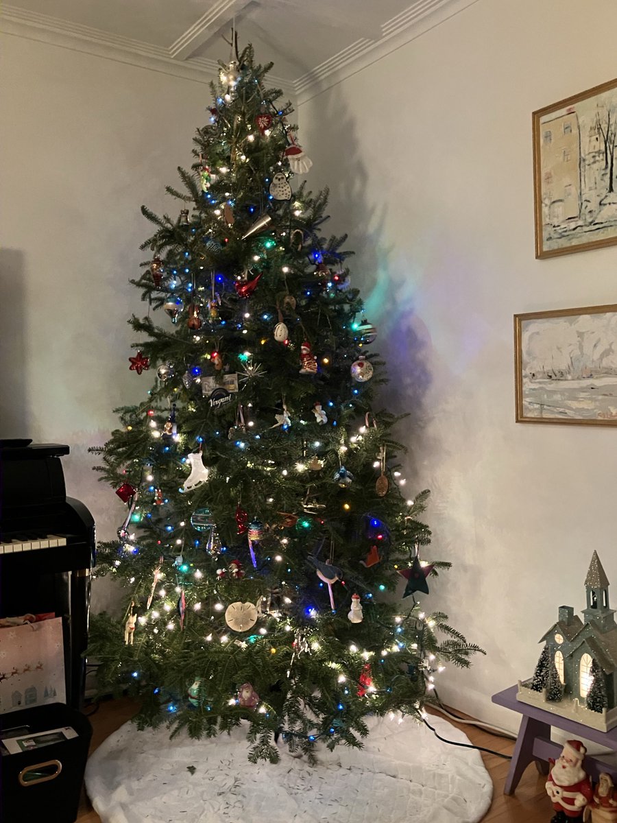 AmyCalder17's tweet photo. All is calm, Christmas night. May you sleep well and have pleasant dreams. https://t.co/Z8lavXkpas