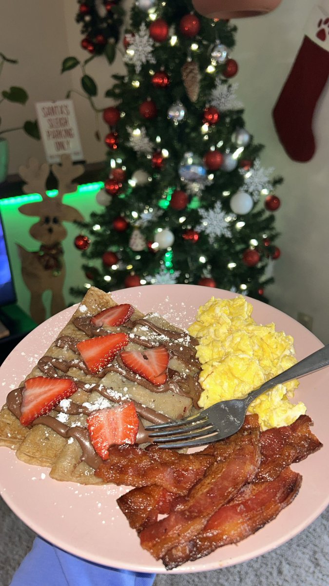 graciwilson's tweet photo. a nonsense Christmas 🩶🍓⛳️ https://t.co/1FMP8ZdVqH