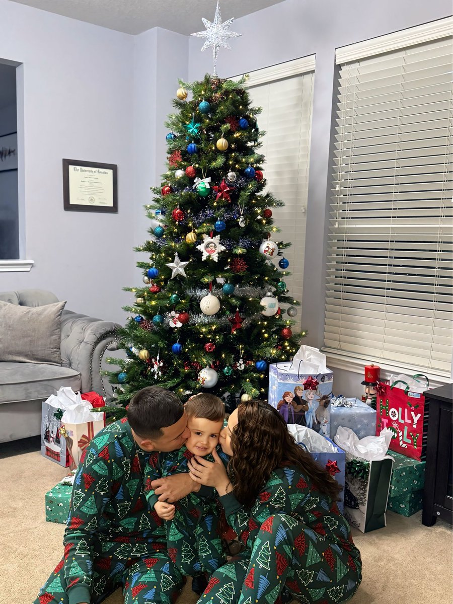meliizzyy's tweet photo. Merry Christmas 🎄💚🫶🏼 https://t.co/1tLh8hWxmp