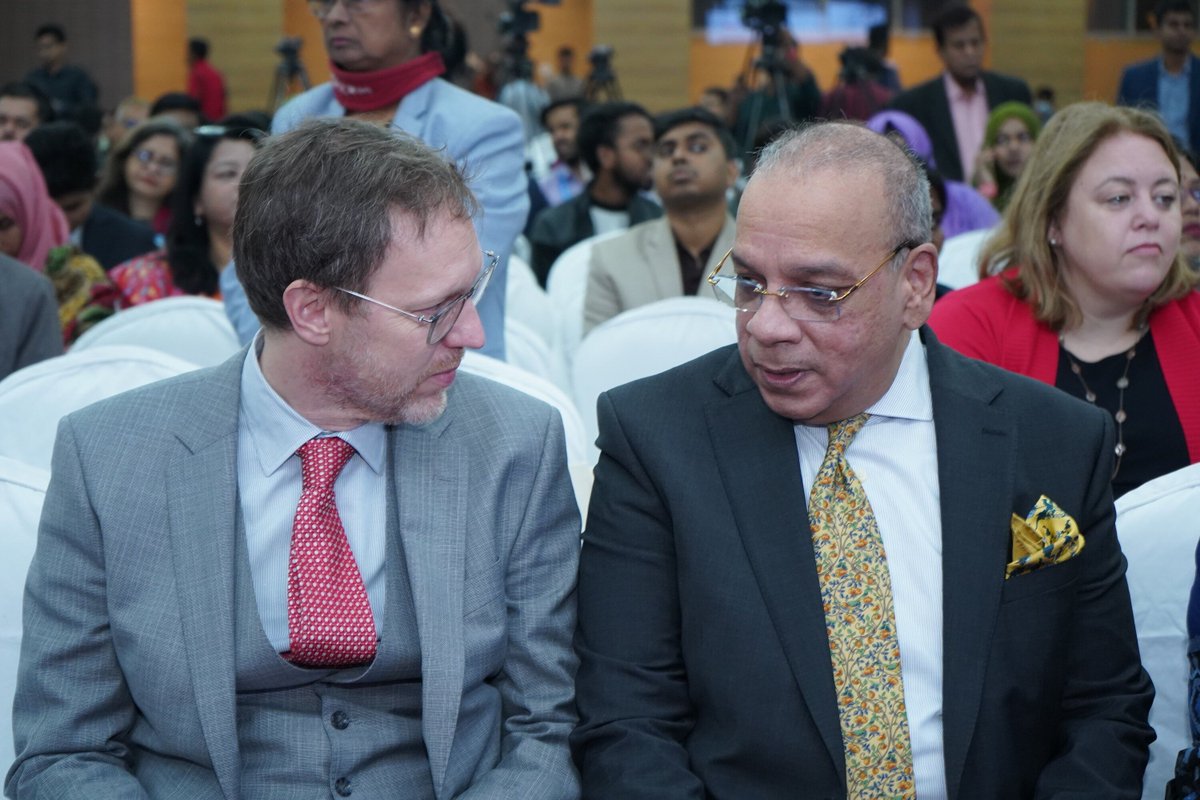 Hon'ble Justice Syed Refaat Ahmed, Chief Justice of Bangladesh, in conversation with Mr Stefan Liller, Resident Representative of the United Nations Development Programme in Bangladesh, during the Citizen’s Conference 2024.

#CitizensConference2024 #LeaveNoOneBehind