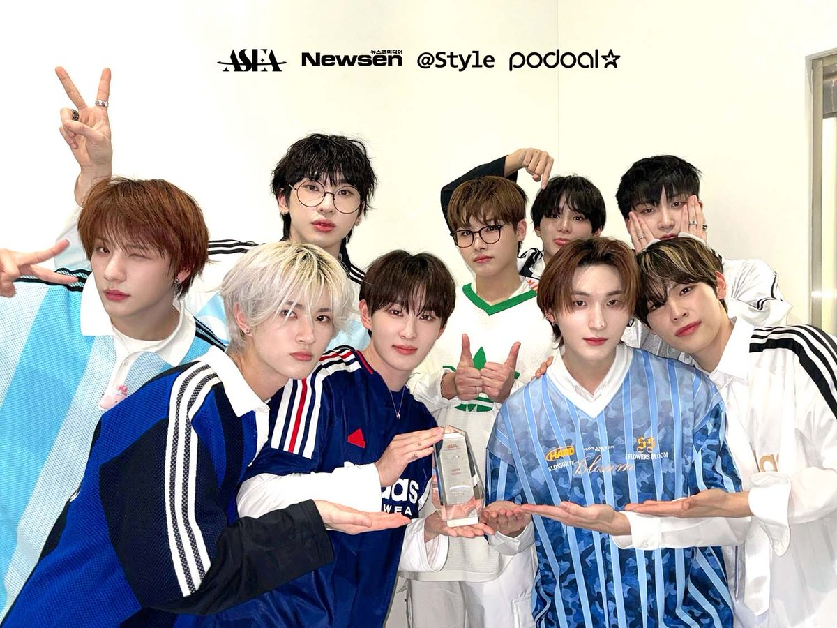 podoal_official's tweet photo. 🏆ASEA2025｜이달의 그룹 (11월)🏆

매일매일 완벽한 착장과 천상계 목소리로
레전드 콘텐츠를 아낌없이 선물하는 소디엑💫
트로피 인증까지 이렇게 예뻐도 되는 거에요?💚

🎄크리스마스 선물과도 같은
쏘블리의 소중한 마음, 정말 감사합니다🎁

포도알에서 진행되는 ASEA 2025 12월 월간투표에도 많은 관심 부탁드립니다💚
✔️포도알 앱 바로가기 : https://t.co/qoquC4qK0i

#XODIAC #XBLISS #현식 #자얀 #렉스 #범수 #웨인 #규민 #씽 #다빈 #리오 #쏘블리 #소블리스