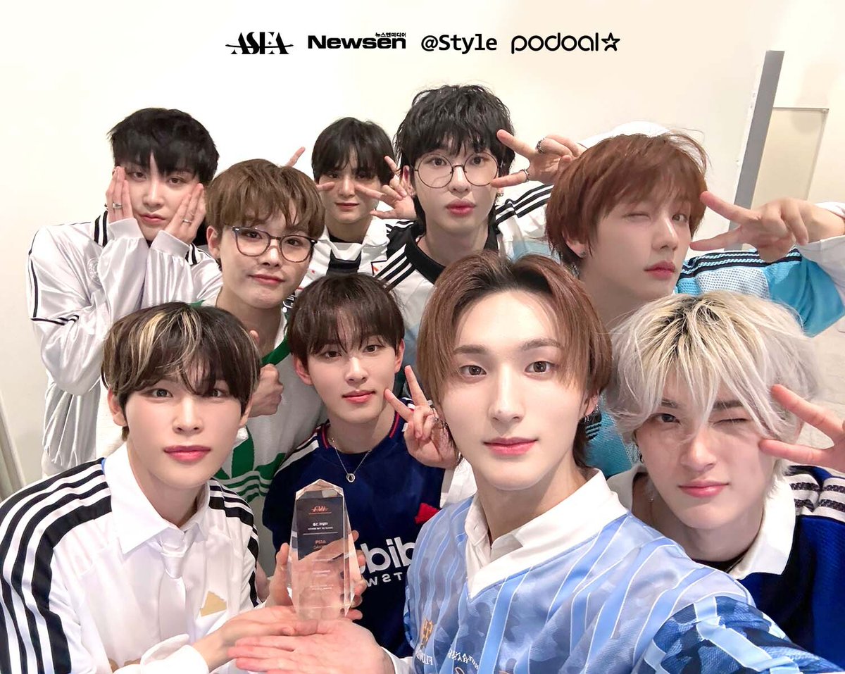 podoal_official's tweet photo. 🏆ASEA2025｜이달의 그룹 (11월)🏆

매일매일 완벽한 착장과 천상계 목소리로
레전드 콘텐츠를 아낌없이 선물하는 소디엑💫
트로피 인증까지 이렇게 예뻐도 되는 거에요?💚

🎄크리스마스 선물과도 같은
쏘블리의 소중한 마음, 정말 감사합니다🎁

포도알에서 진행되는 ASEA 2025 12월 월간투표에도 많은 관심 부탁드립니다💚
✔️포도알 앱 바로가기 : https://t.co/qoquC4qK0i

#XODIAC #XBLISS #현식 #자얀 #렉스 #범수 #웨인 #규민 #씽 #다빈 #리오 #쏘블리 #소블리스
