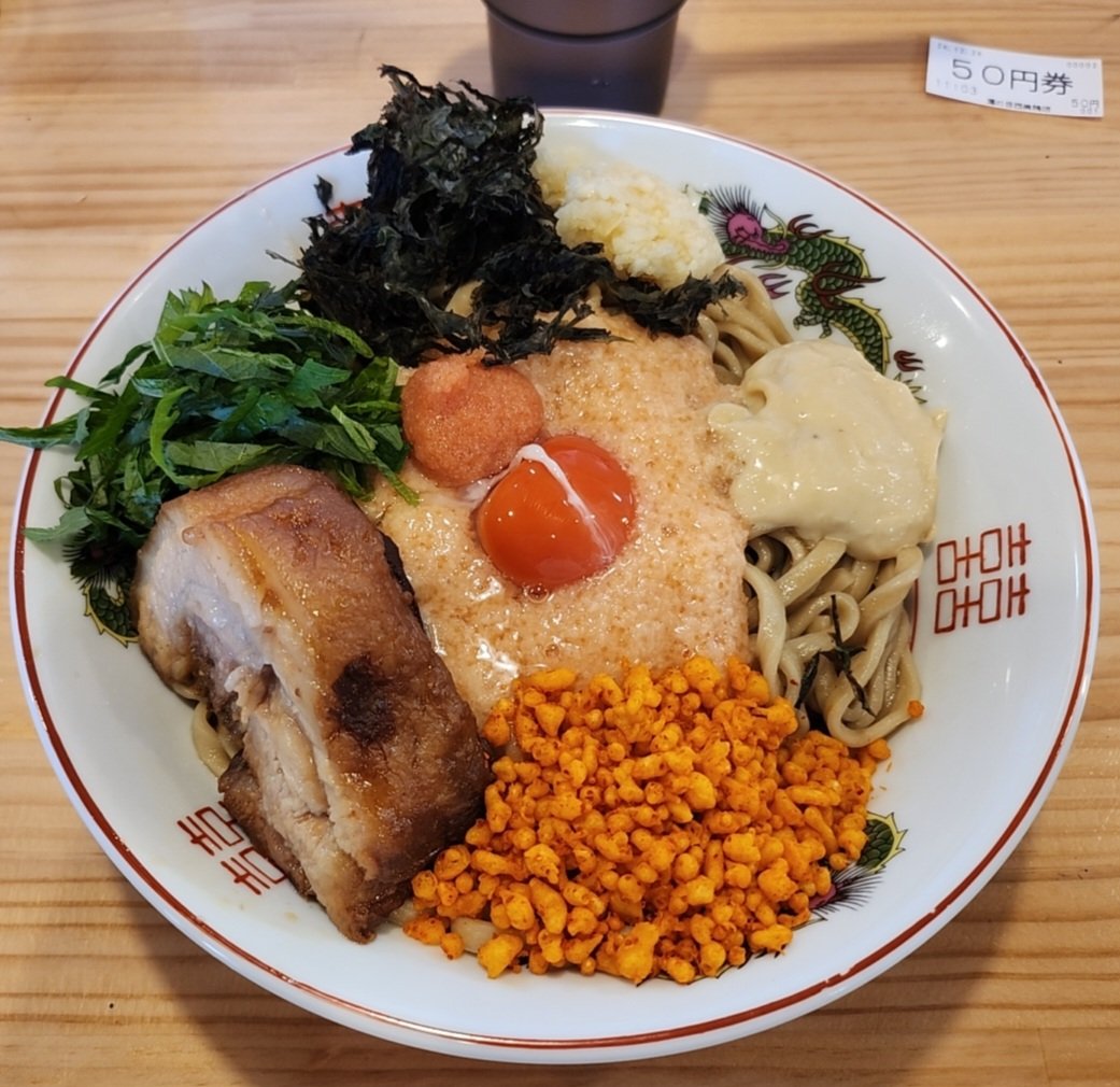 zenmasikun's tweet photo. 2024/12/26　鷹の目🦅(西巣鴨店)
【注文&amp;コール】明太とろろまぜそば 300g 「アブラ以外全部」
他店舗でやってる時からずっと食べたくて、満を持して西巣鴨店に登場したのでペロリして来たよっと👅最初から最後まで美味しくて追い飯の〆はマスト🍚今年はこれで二郎系ラーメン食べ納め😋 https://t.co/SZ5EN6HtxE