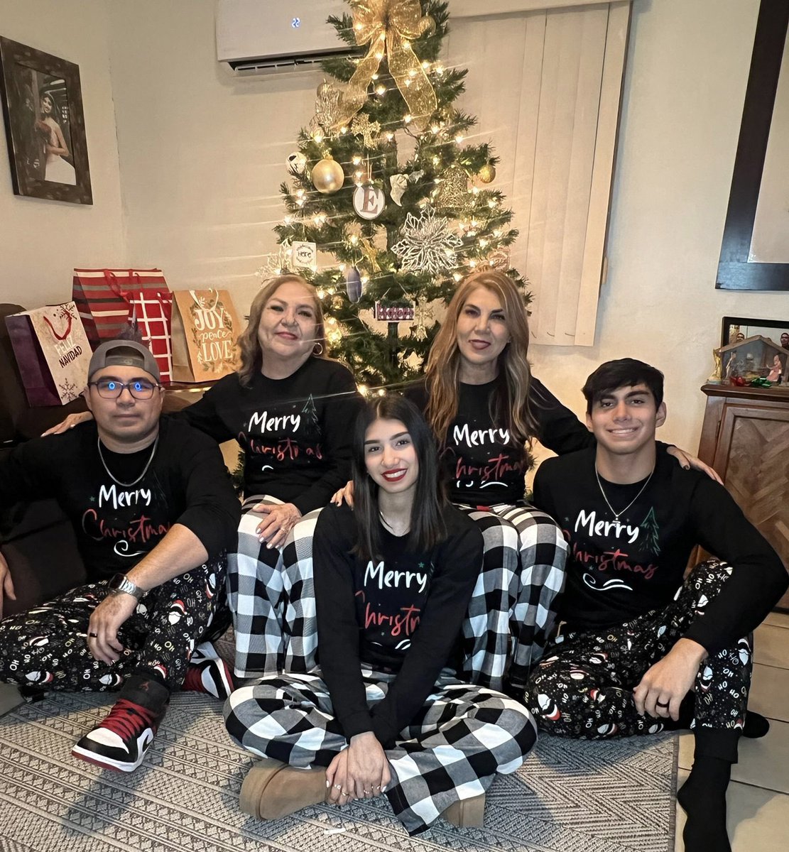 sonianel's tweet photo. ¡Feliz Navidad 2024! https://t.co/nYixY4huRW
