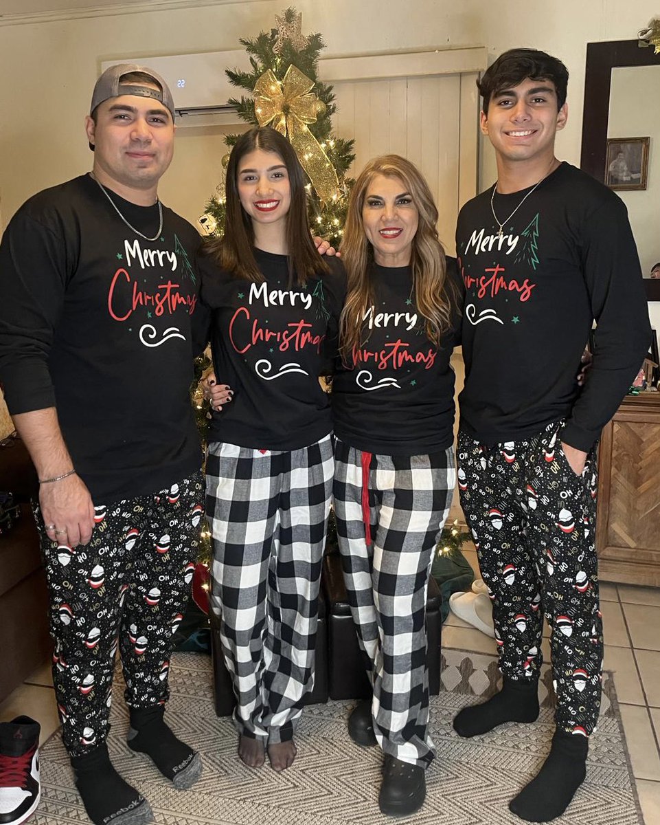 sonianel's tweet photo. ¡Feliz Navidad 2024! https://t.co/nYixY4huRW