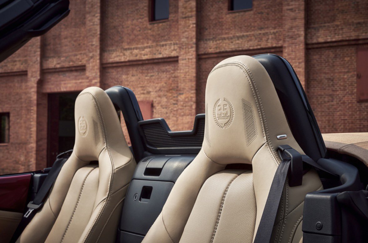 ロードスター35周年特別仕様車🚗

アーティザンレッドプレミアム塗装にタン内装✨

早速ご予約頂きました😁ありがとうございます🙇