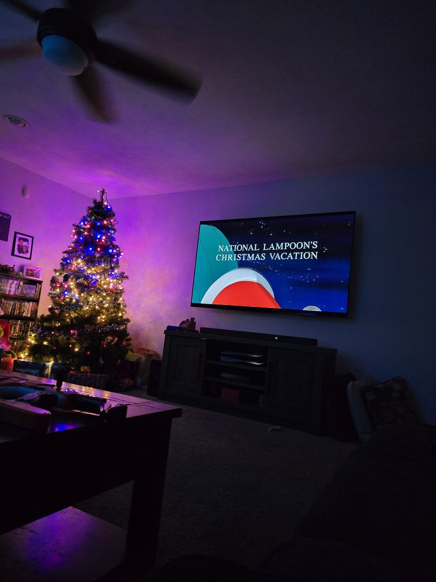 Pup_Tizzy's tweet image. Merry Pupmus to all!!  💜💚
This Doggo is tired.  I hope everyone had an amazing holiday today.  All the boops and love! ❤️🎅🎄🥰