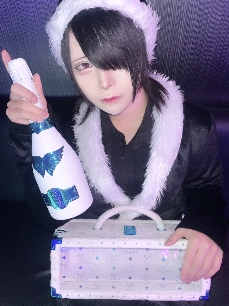 xs3ey's tweet photo. 12/25.Xmas event🎄 https://t.co/gwRiwiJAuR
