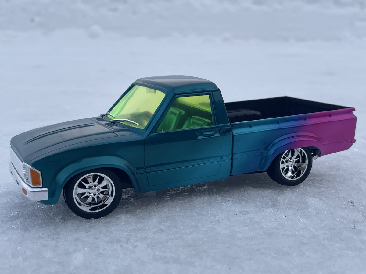 今年最後はこれかな〜
若い頃買って眠ってたハイラックス
プラモ真剣に始めてから1/24の車は初かな〜
show-upの1dropkandyとちょっとガイアの色も使いました
車のプラモはガンプラより面積広いから塗装がまだまだうまく出来なかった〜また車も頑張るぞ〜
#アオシマ
#show-up 
#ガイアノーツ