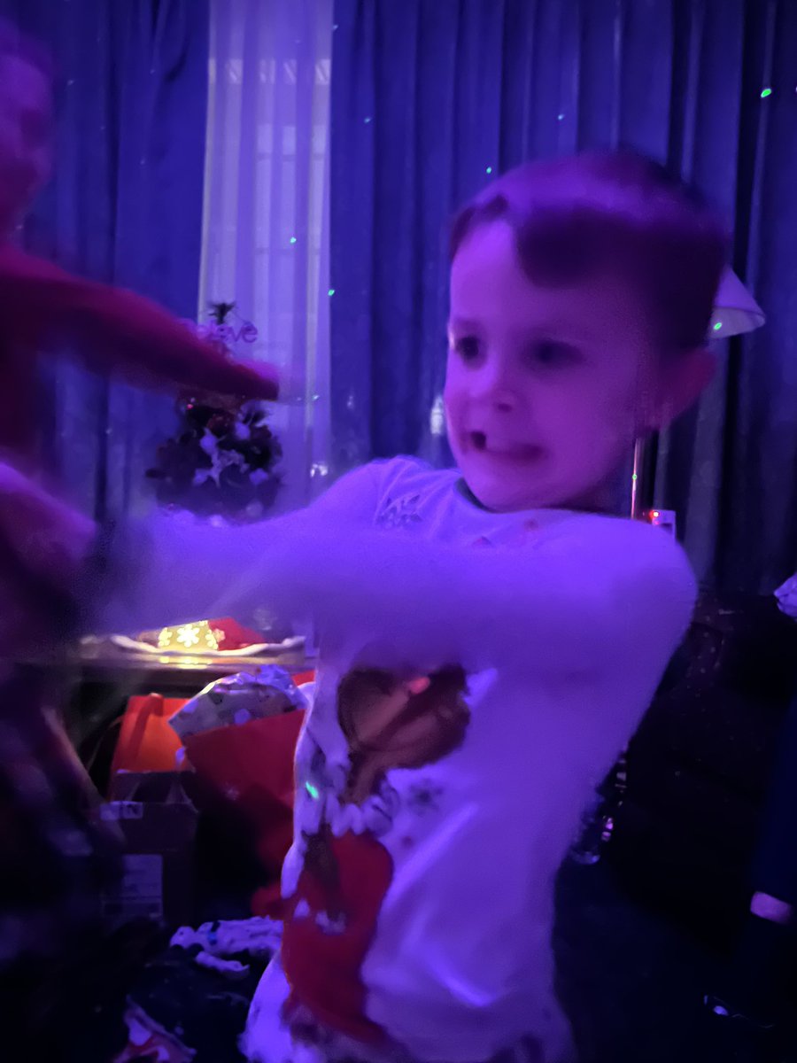 Warriortotruth's tweet photo. I got my Nephewβs these really cool Spaceman Lights for there bedrooms. They had such fun with them at my Moms today. They were even doing the Trump Dance on their own lol. #MAGAKids ππ https://t.co/u6V14Z9b6d