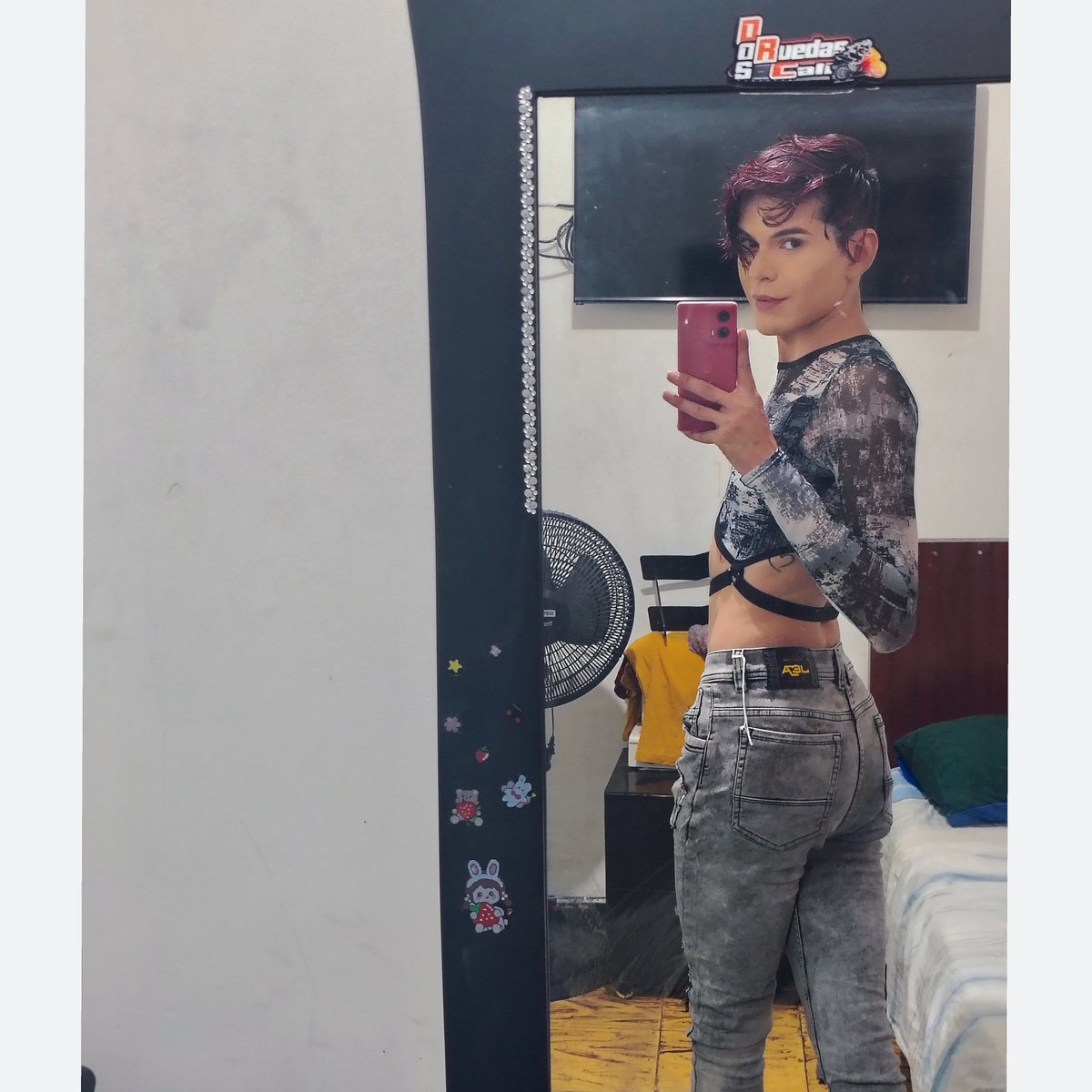 rizzo2412's tweet photo. El universo escucho y lo que viene es mucho mejor de lo que imaginas  ❤️��🧜‍♀️ #night #Alegria #fotyou #Femboy #twitter #amor https://t.co/1hOVcRQNex