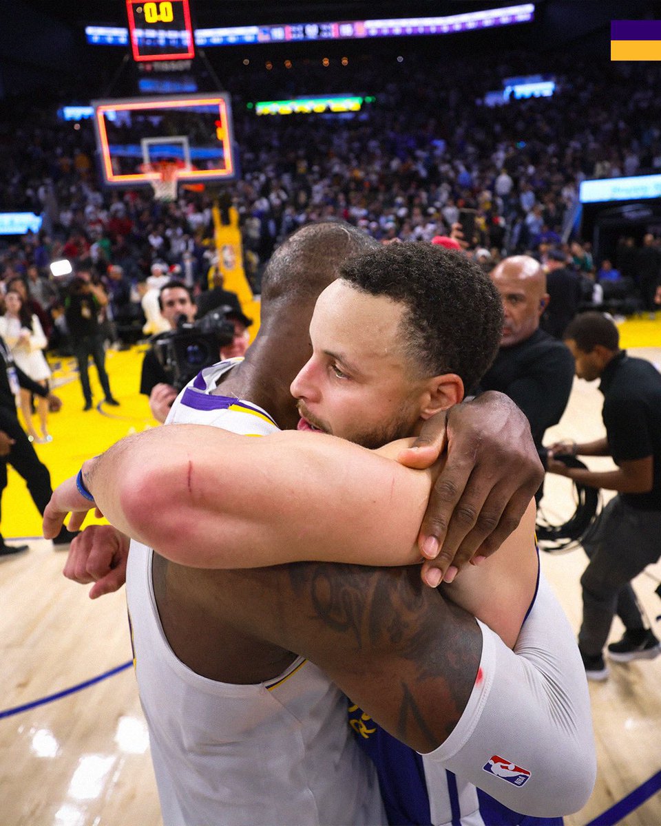Lakers's tweet photo. Always a show, respect @warriors 🍿 https://t.co/WVZG3odG2u