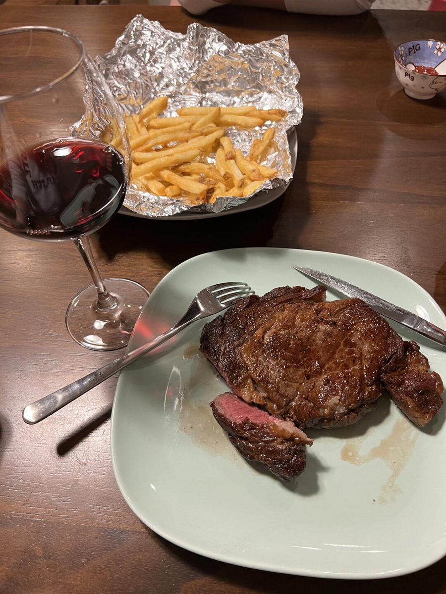 Julie__Anthony1's tweet image. Taking a moment to reflect on my day before bed. 📝🌙 #NightlyJournaling #GratefulHeart #DailyThoughts #EndOfDayVibes