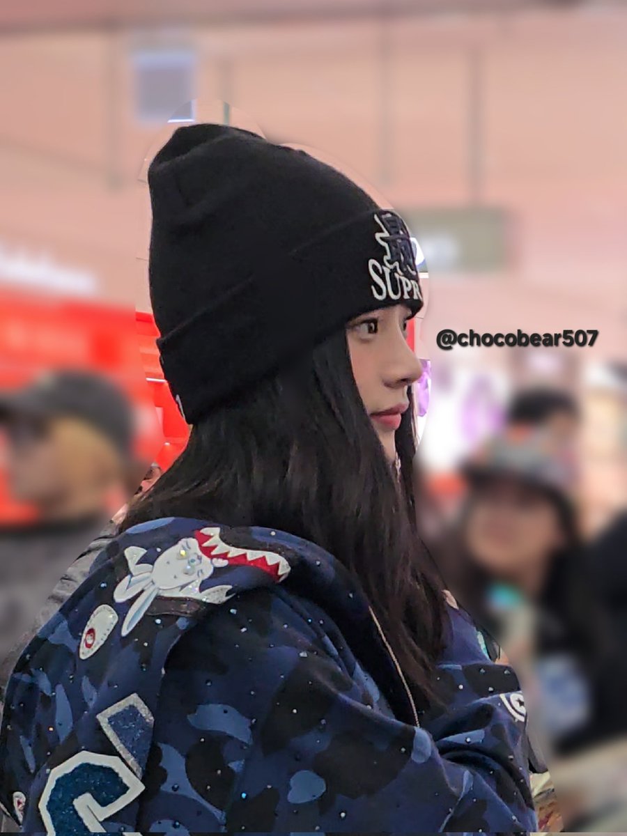 NewJeansとBAPEのシャークパーカーも気になるが、インナーがバウンティ