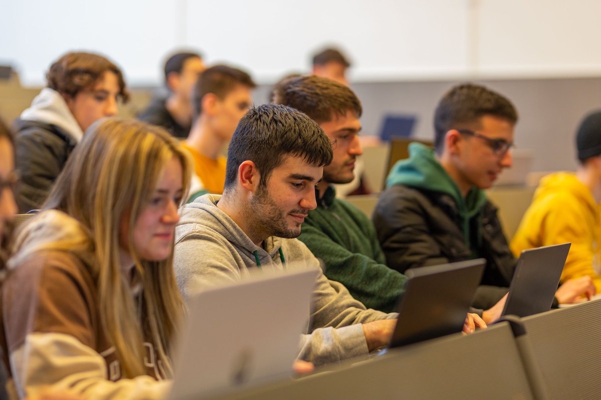 A #UDC acaba de presentar a nova Estratexia de Internacionalización para o trienio 2025-2027. Este plan ten como obxectivo fortalecer a proxección internacional e mellorar as competencias globais de toda a comunidade universitaria. 

🔗 Máis info: bit.ly/EstInt2527