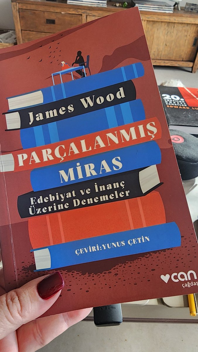Celine ve Dostoyevski gibi gerçekliğin bir çırpıda 
vücut bulup ansızın dünyaya geldiği yazarlar vardır; bir
de Tolstoy ve Proust gibi gerçekliğin adeta açık bir has-
tane koğuşunda, bembeyaz bir fonda sakince doğduğu 
yazarlar vardır.
#jameswood #parçalanmışmiras