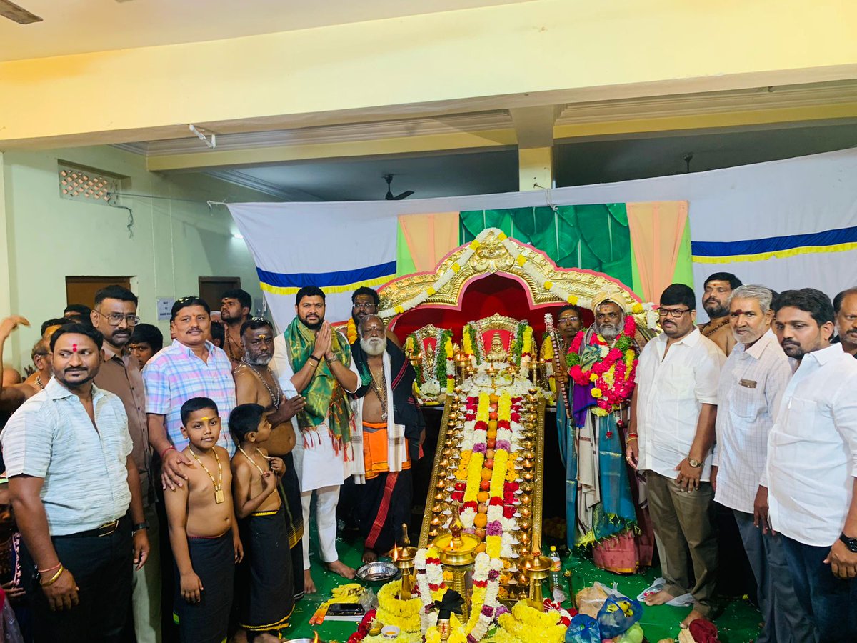 NuthiSrikanth's tweet photo. ఈ రోజు అంబర్ పేట్ నియోజకవర్గం లో వివిధ కార్యక్రమాలలో పాల్గొన్న సందర్భంగా..
#AyyappaPooja
#ayyappaswamy
#devotional https://t.co/oM2JfLgZVQ