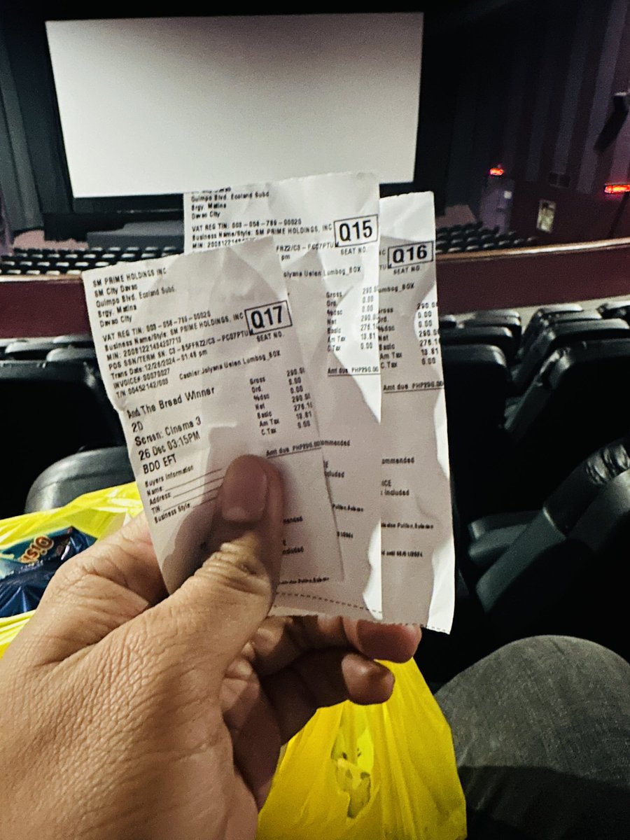 jamesagudelo08's tweet photo. #AndTheBreadWinnerIs 😭 https://t.co/gYG4I8CTdg