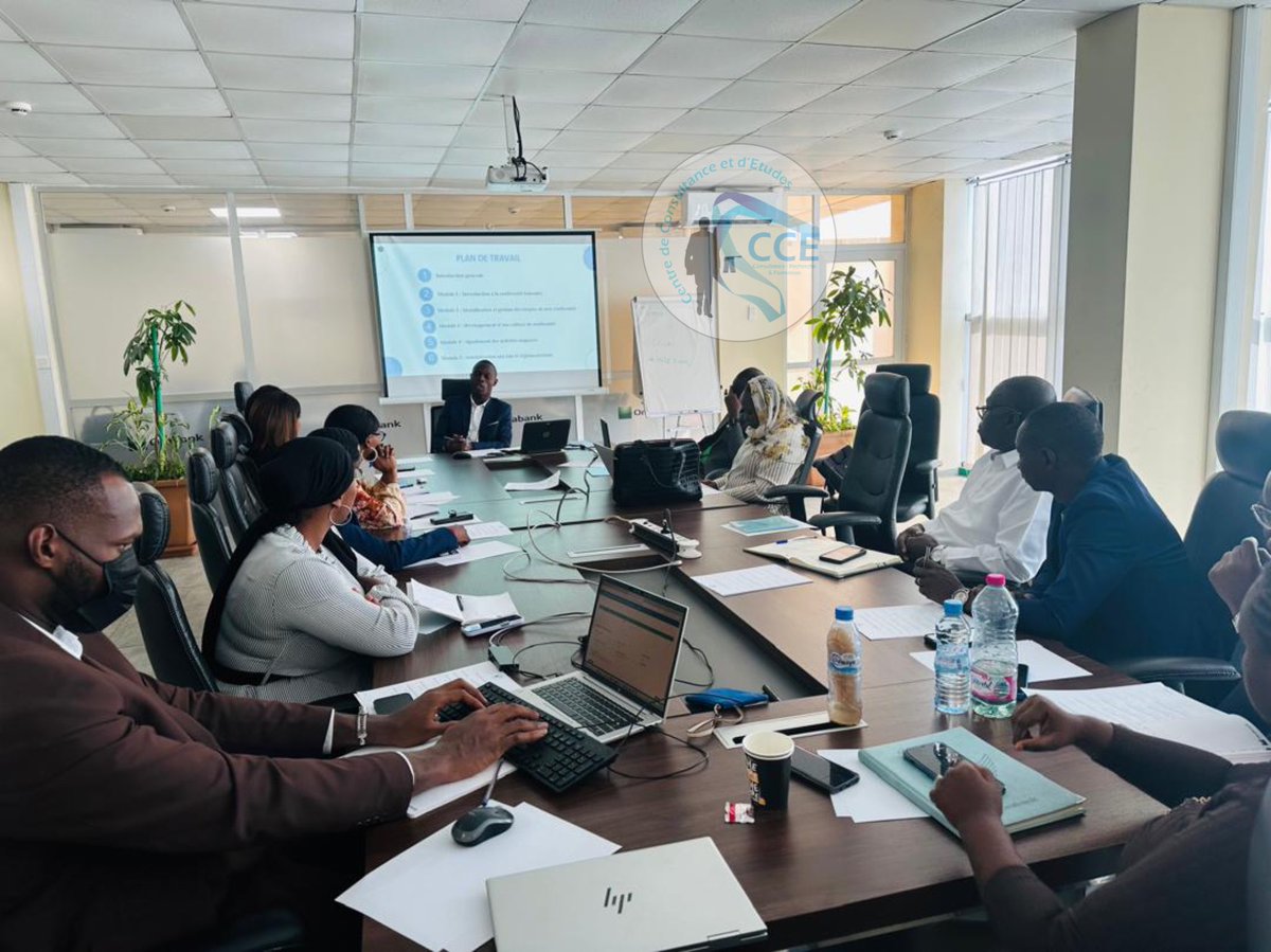 CCE_Guinee's tweet photo. Ce matin, nous avons démarré la formation des travailleurs de Orabank en Conformité bancaire dans la salle de formation de l’agence Matam de cette Banque.
CCE, l’excellence au service du développement des compétences.
#CCE #ONFPP #interentreprises #Orabank https://t.co/NJXK9YDHxa