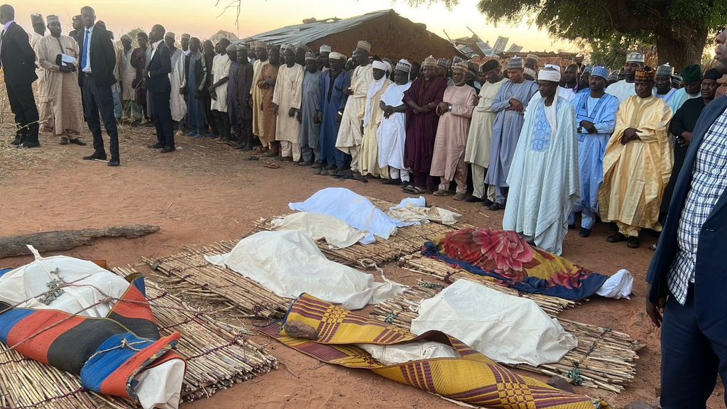 Waspapping_'s tweet image. The recent bombing of innocent civilians in two rural communities in Sokoto State by the Nigerian Airforce is disgraceful. 

This is the second time such an incident has occurred, with the Airforce calling it a mistake after lives were lost and others injured.